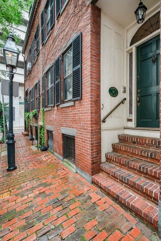 18 Shawmut St - Photo 1