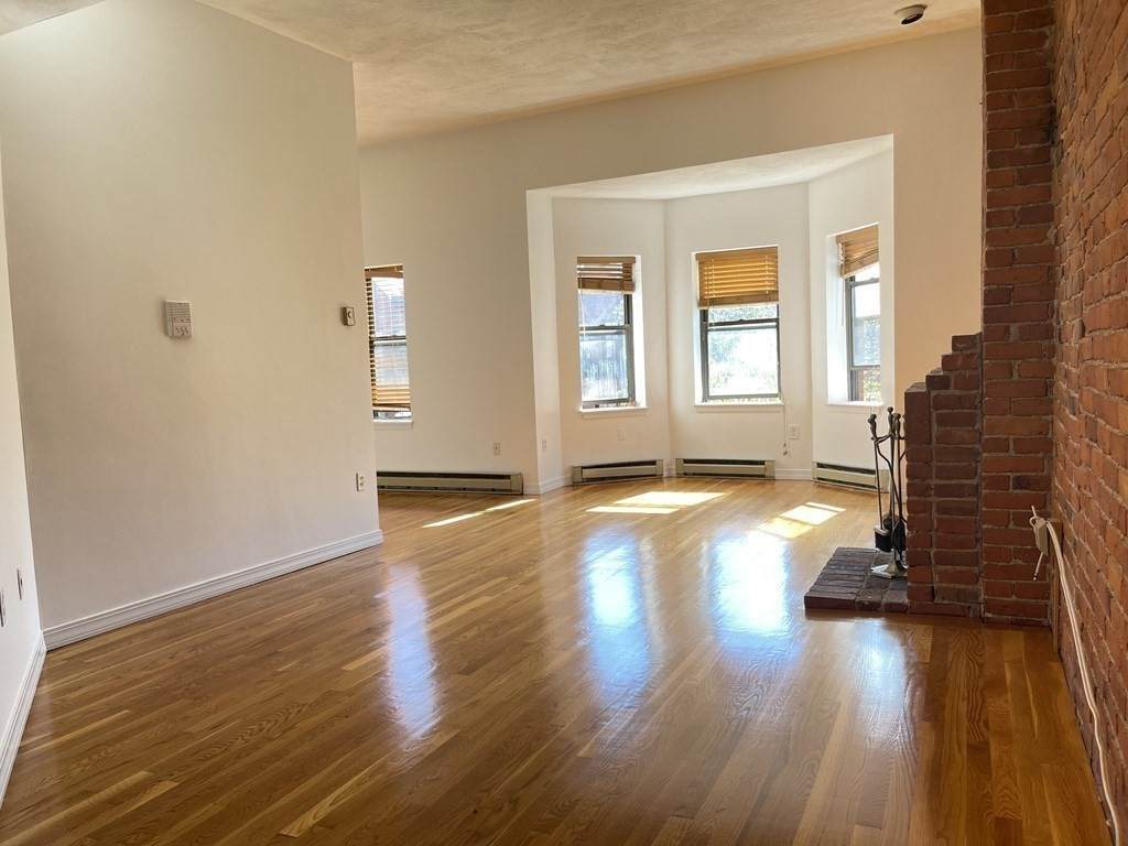249 W Newton St - Photo 1