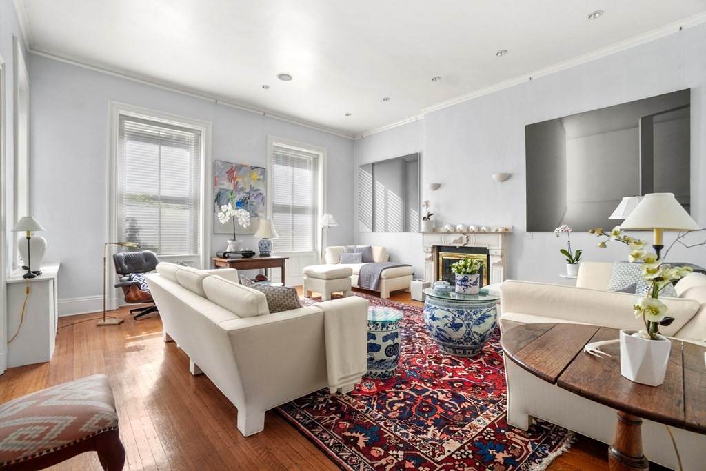 191 Commonwealth Ave - Photo 1