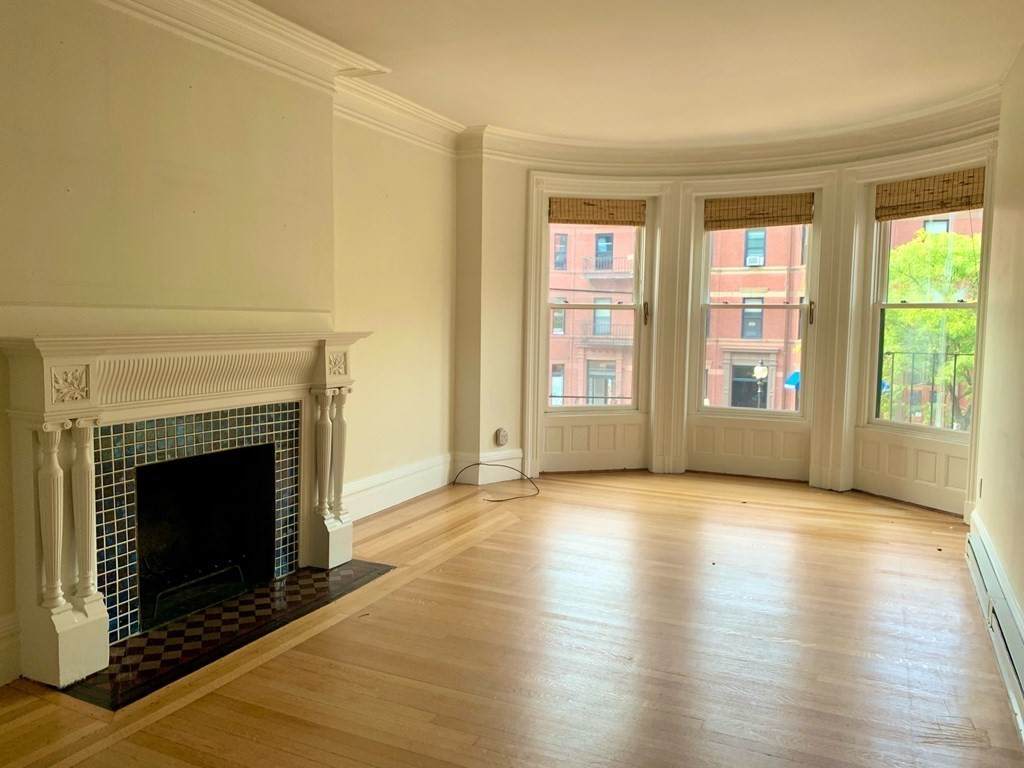 220 Newbury St - Photo 1