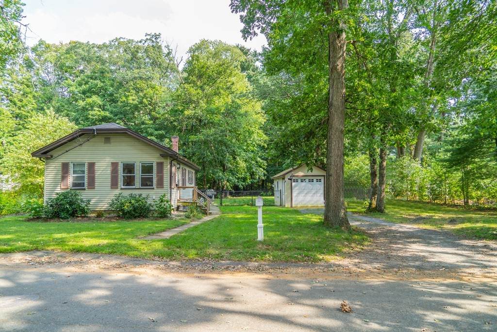 34 Bradford Ave - Photo 1