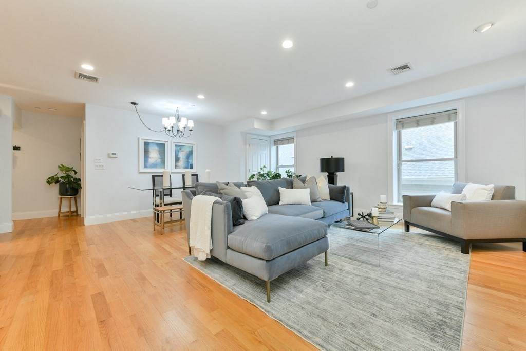 120 W 7Th St - Photo 1