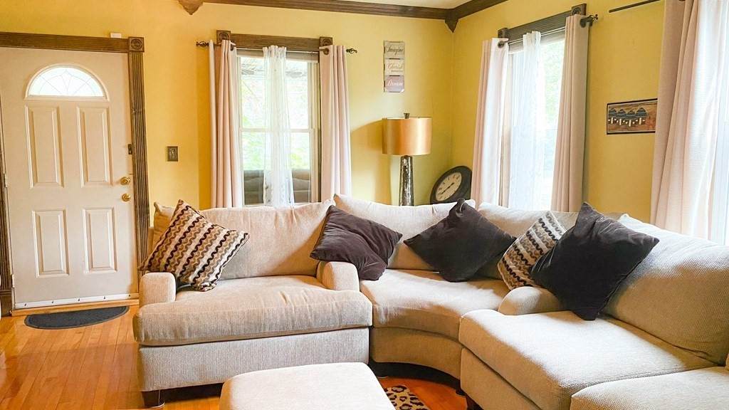 55 Erie Ave - Photo 1