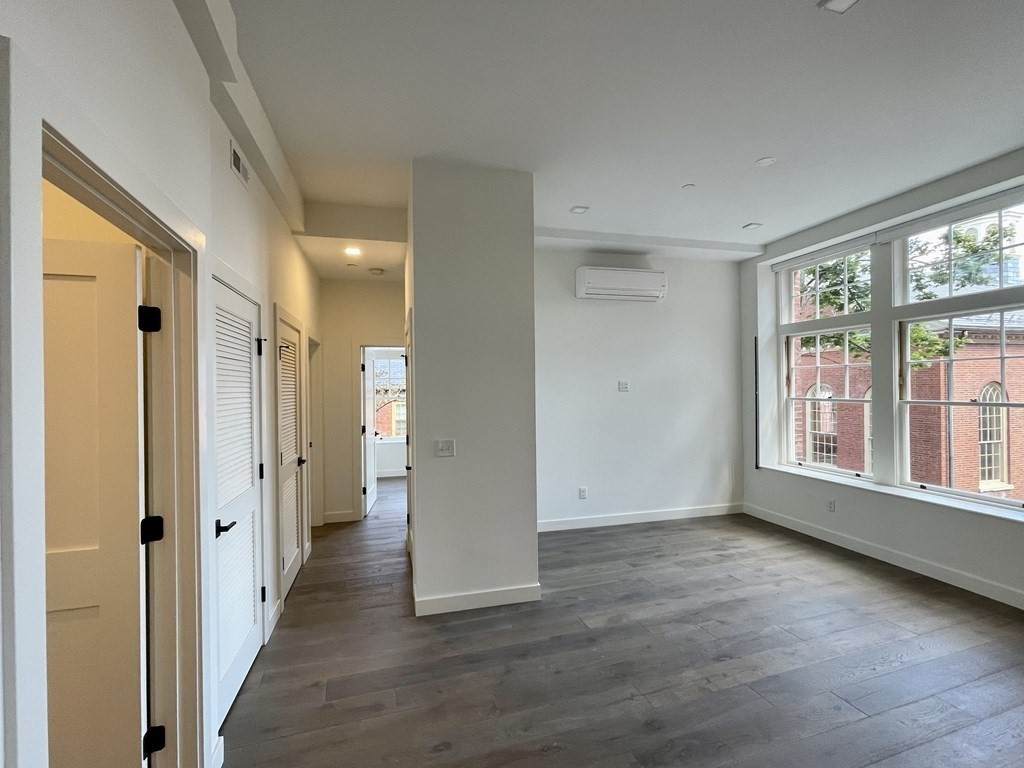 2 Derby Square - Photo 1