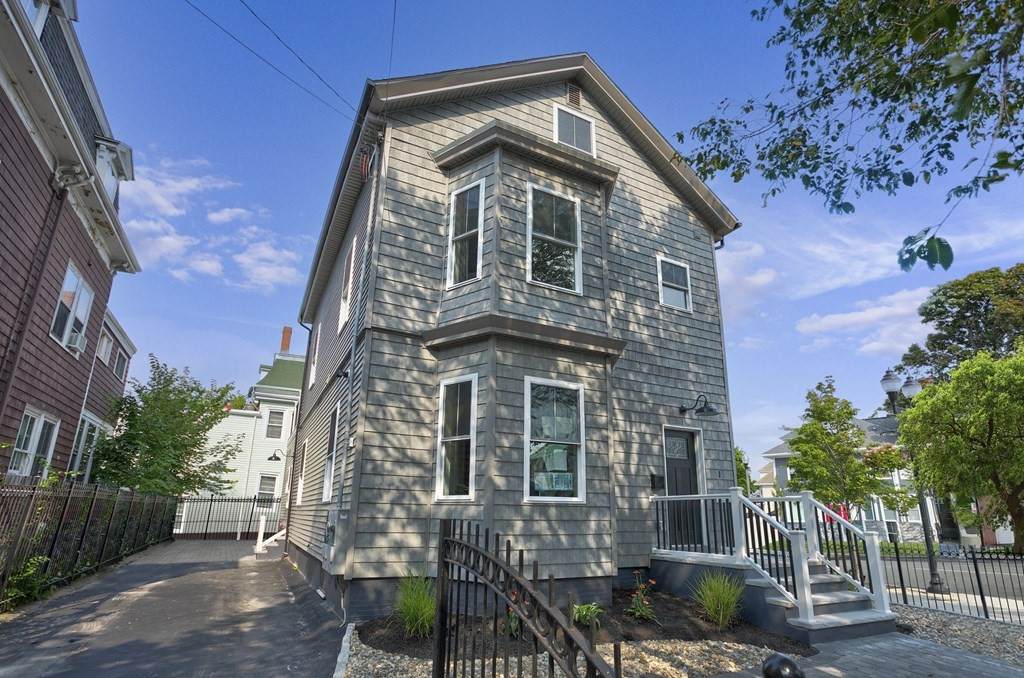 1 Lincoln St - Photo 1