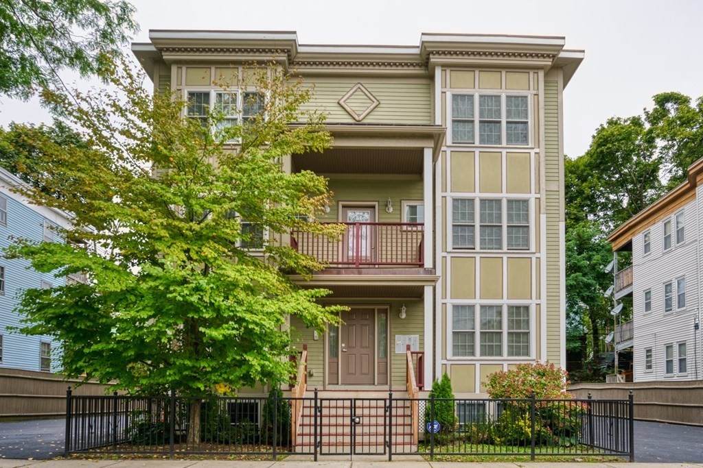 24-26 Mildred Ave - Photo 1