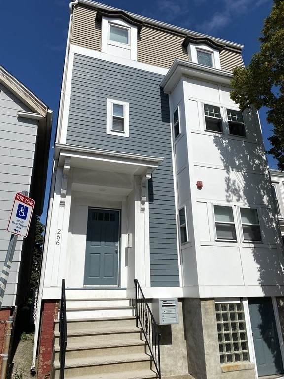 266 Lexington St - Photo 1