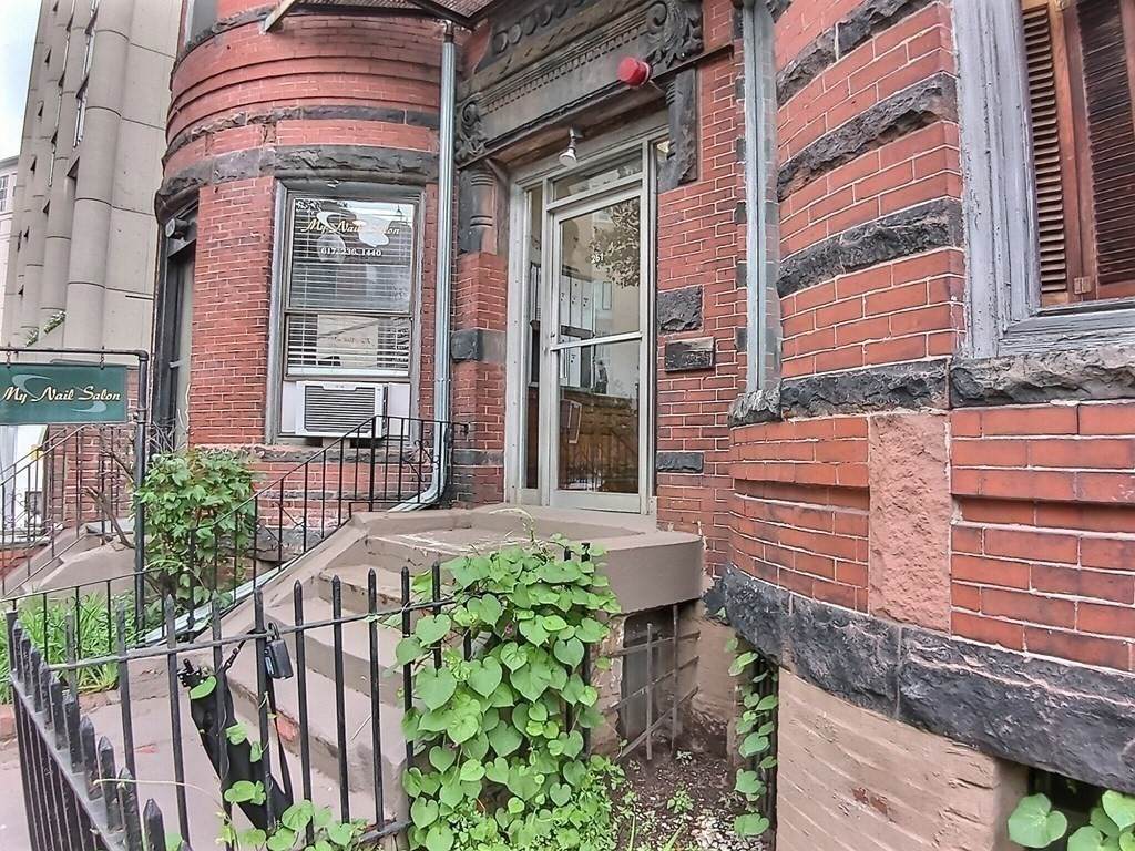 261 W. Newton Street - Photo 1