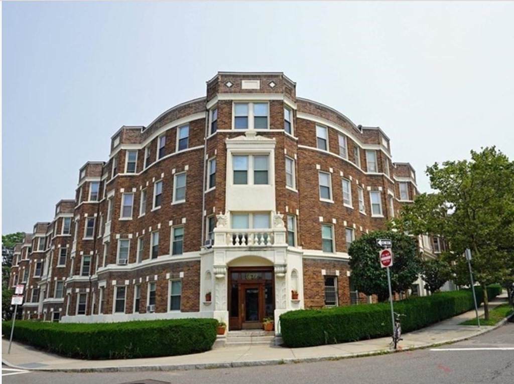 1677 Commonewalth - Photo 1