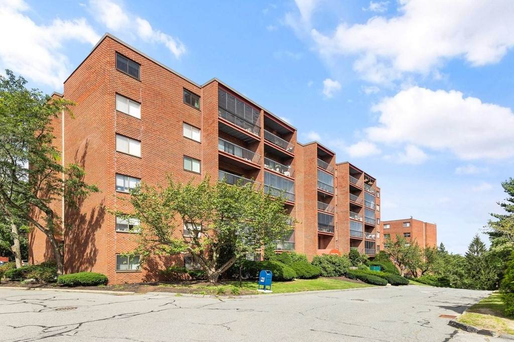 2 Summit Drive - Photo 1