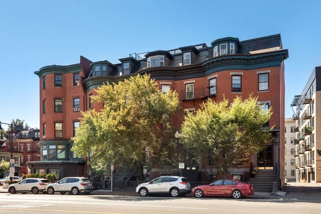 487 Massachusetts Ave - Photo 1