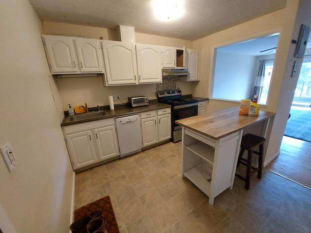 400 Savin Hill Ave - Photo 1
