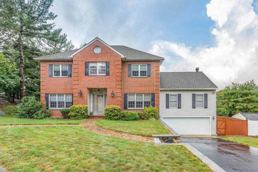 19 Castle Clare Cir - Photo 1