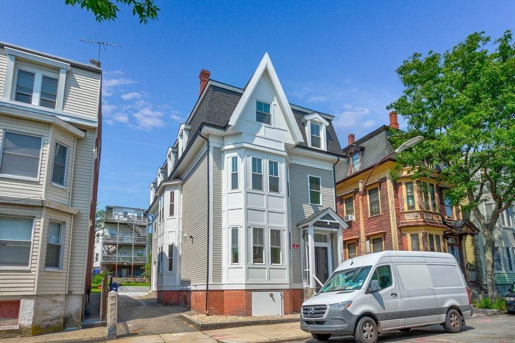 218 Lexington St - Photo 1