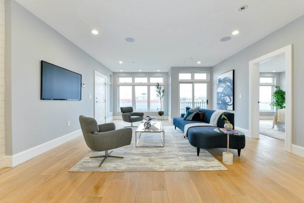 520-526 Dorchester Avenue - Photo 1