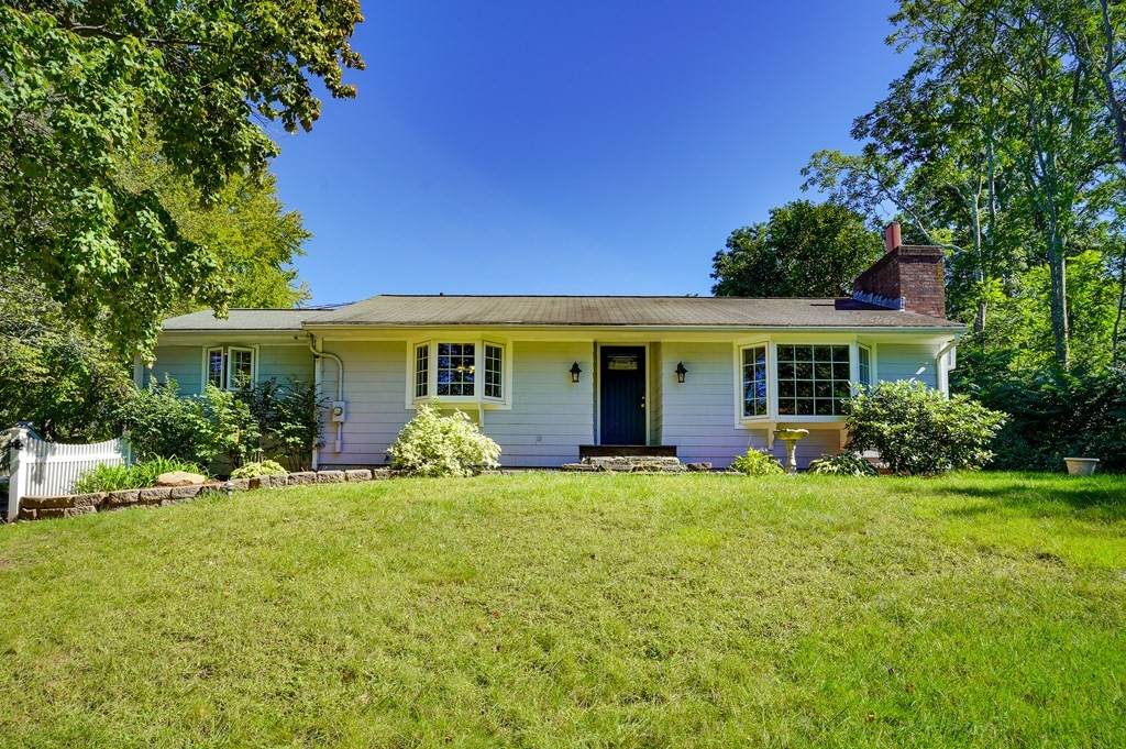 425 Pleasant St - Photo 1