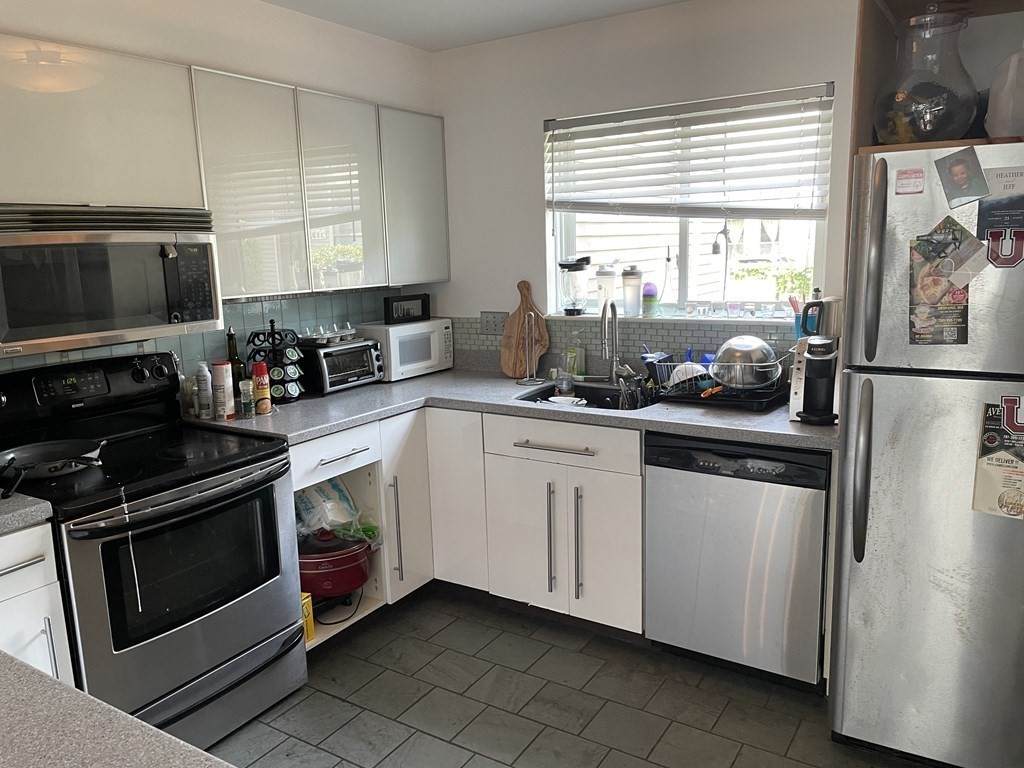 117 Governor Winthrop Rd - Photo 1