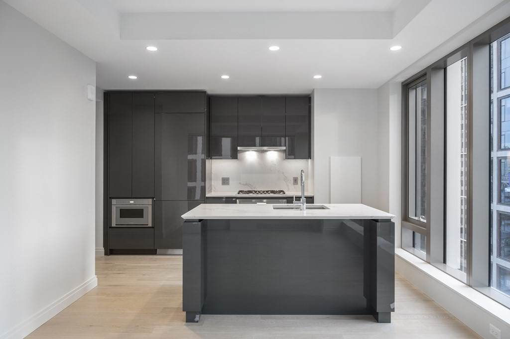 135 Seaport Boulevard - Photo 1