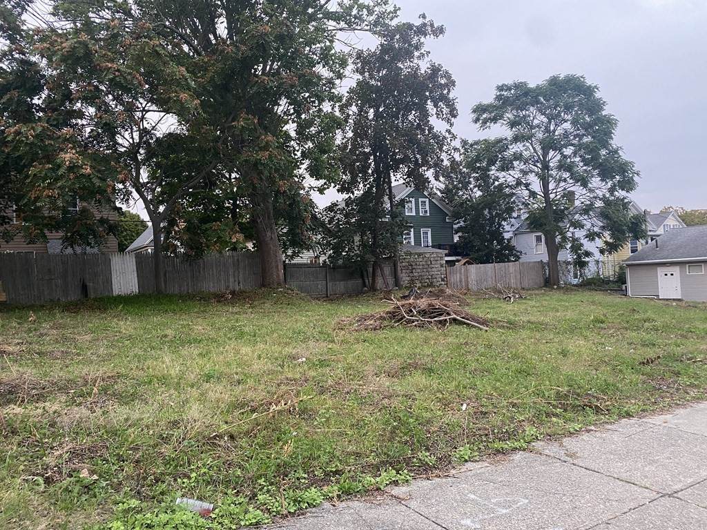 211 Kempton Street - Photo 1