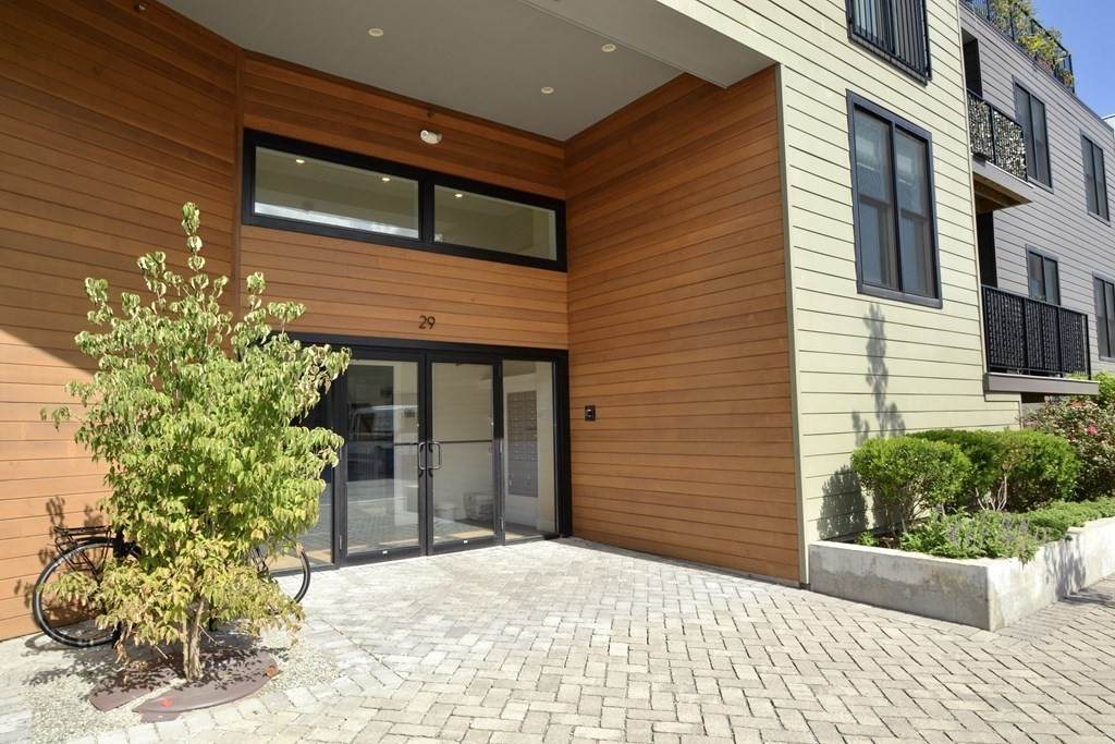 29 Woodbine St - Photo 1