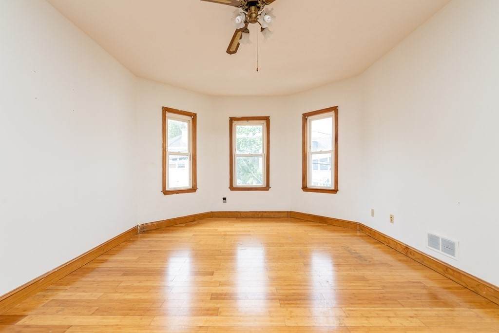 27 Lynn St - Photo 1