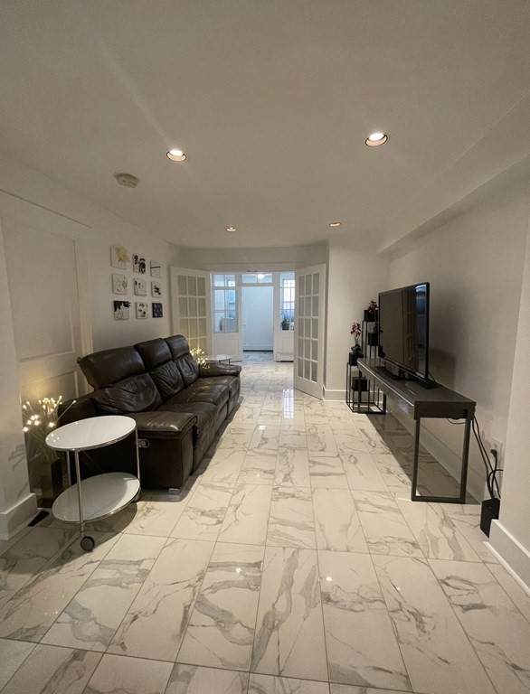 133 Commonwealth Ave - Photo 1