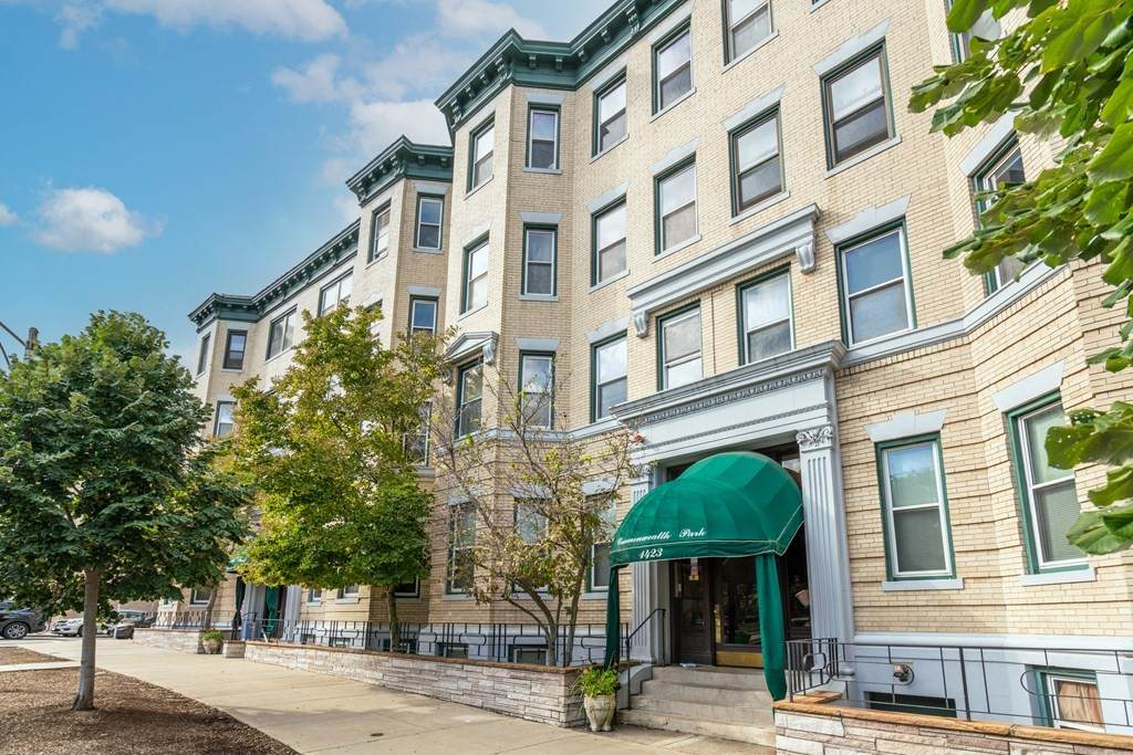 1423 Commonwealth Ave - Photo 1