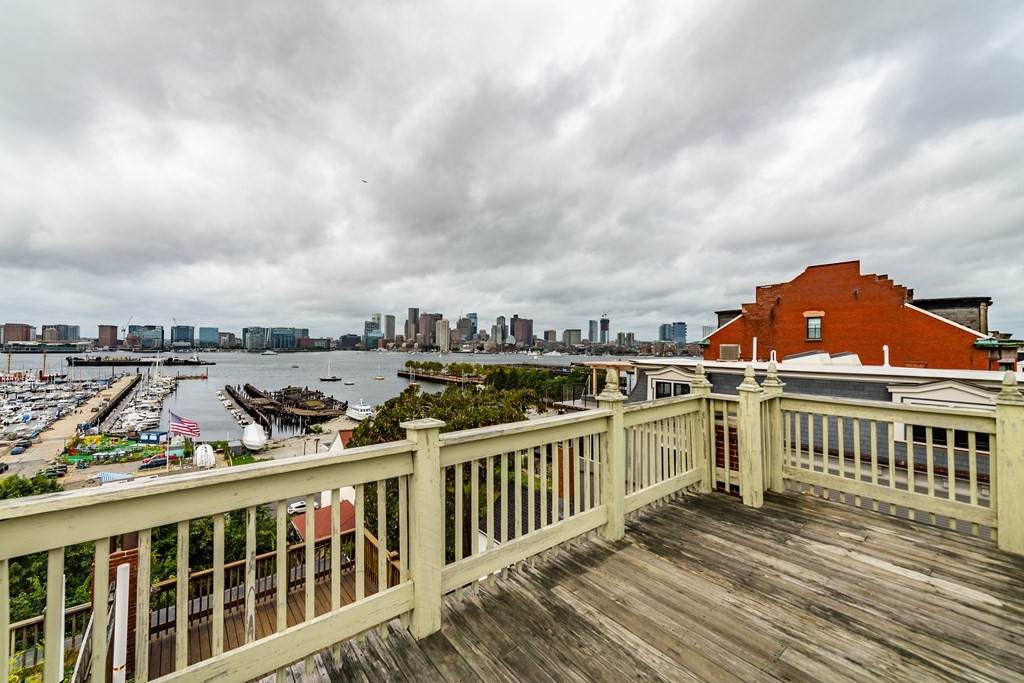 211 Webster St - Photo 1