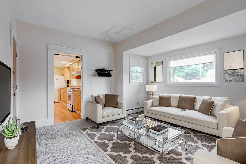 122 Lowell St - Photo 1