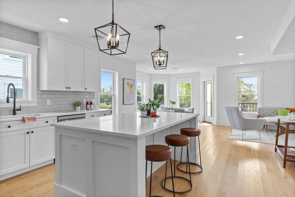 4625 Washington Street - Photo 1