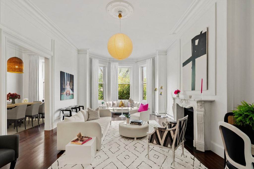 114 Commonwealth Ave - Photo 1