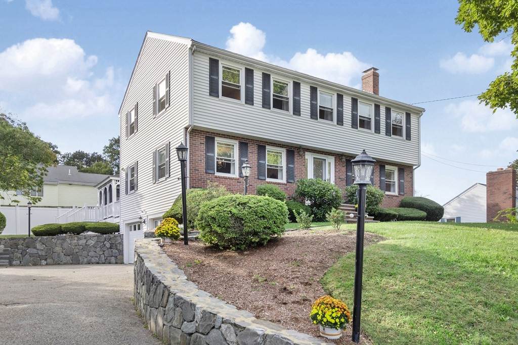 736 Lexington Street - Photo 1