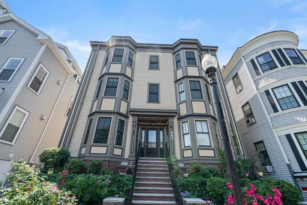 503 East Broadway - Photo 1