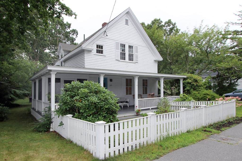 105 School St - Photo 1