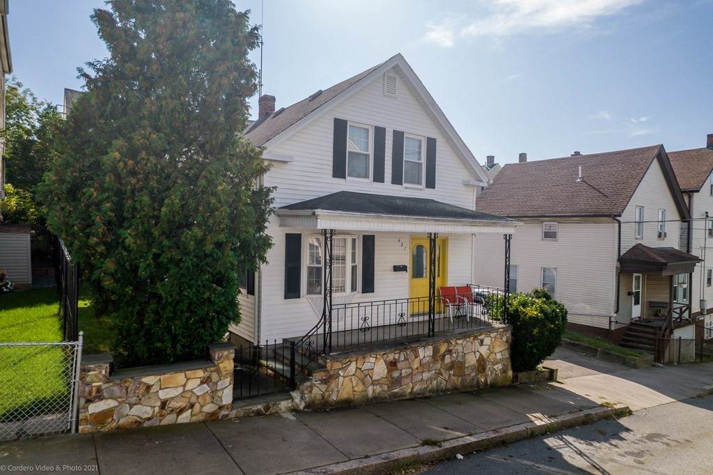 427 Hope St - Photo 1