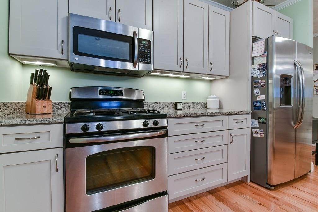 185 Essex St - Photo 1
