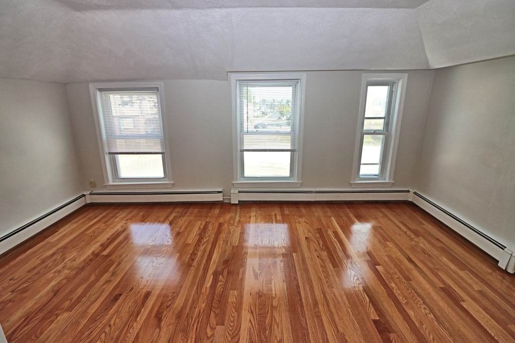 990 Shirley Street - Photo 1