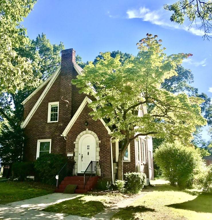 255 Norfolk - Photo 1
