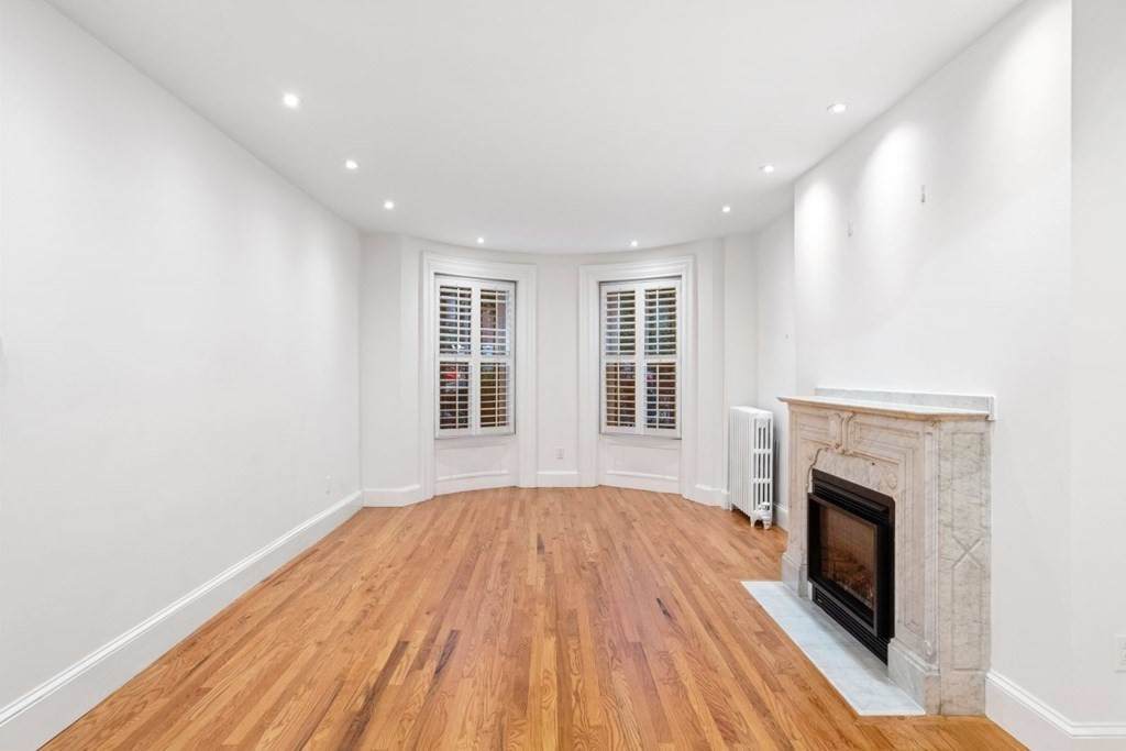 156 W Newton Street - Photo 1