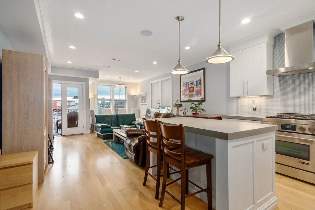 542 Dorchester Ave - Photo 1