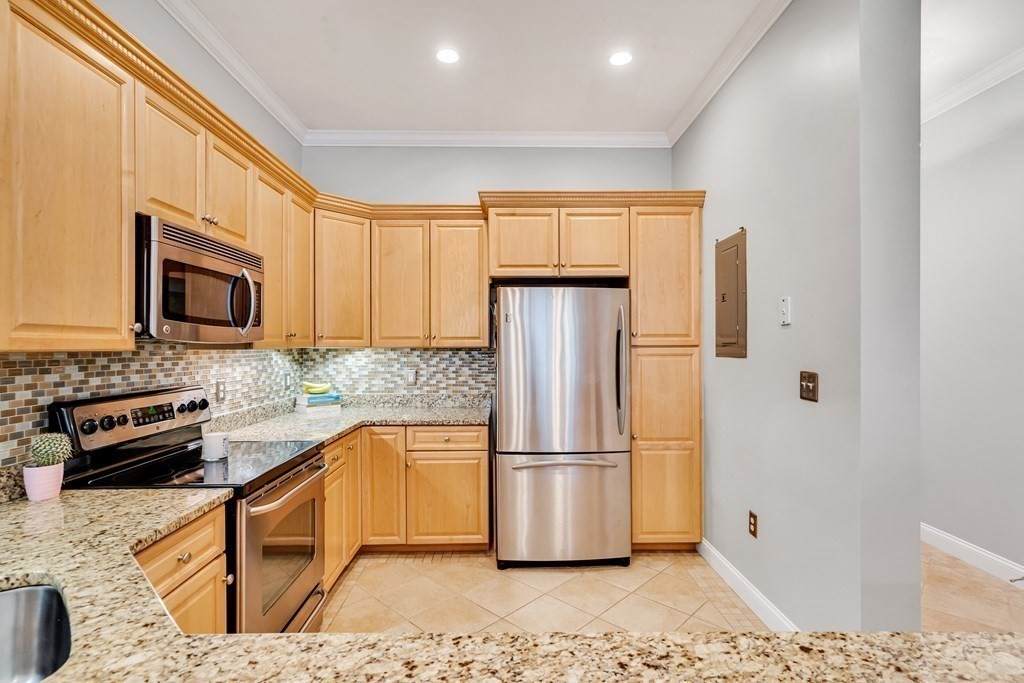 295 Salem St - Photo 1