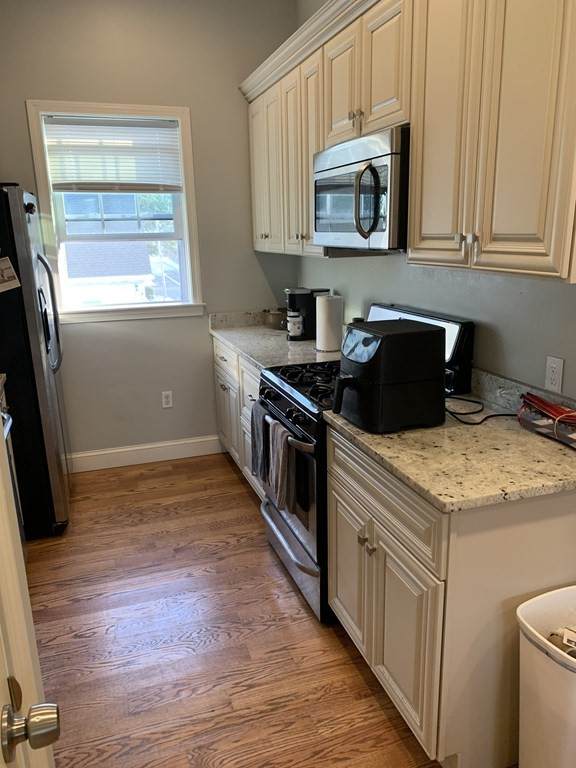 110 Shute St - Photo 1