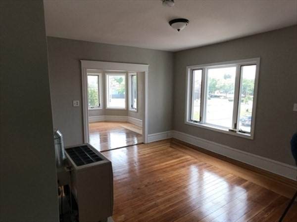 1427 Plymouth Ave - Photo 1