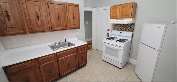 121 Hawthorne - Photo 1