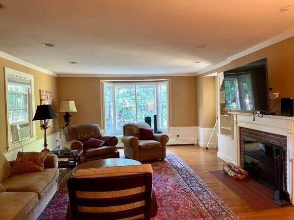 891 Vfw Parkway - Photo 1