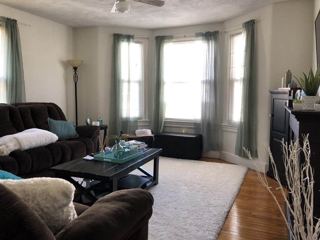 35 Lawrence St - Photo 1
