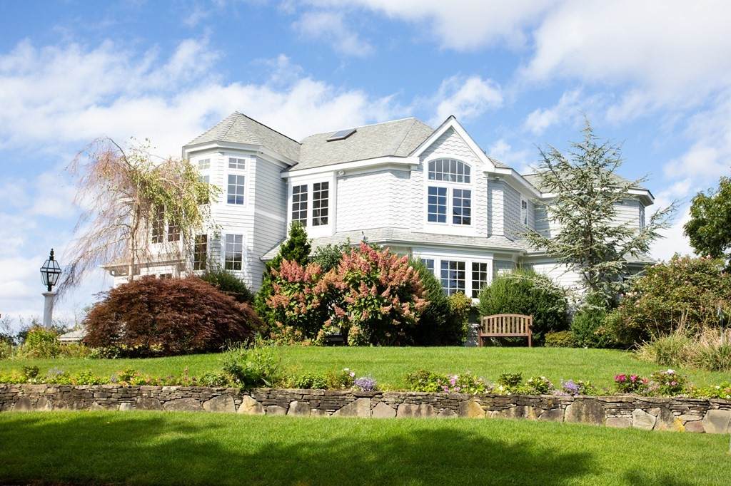 157 Monomoscoy Rd - Photo 1