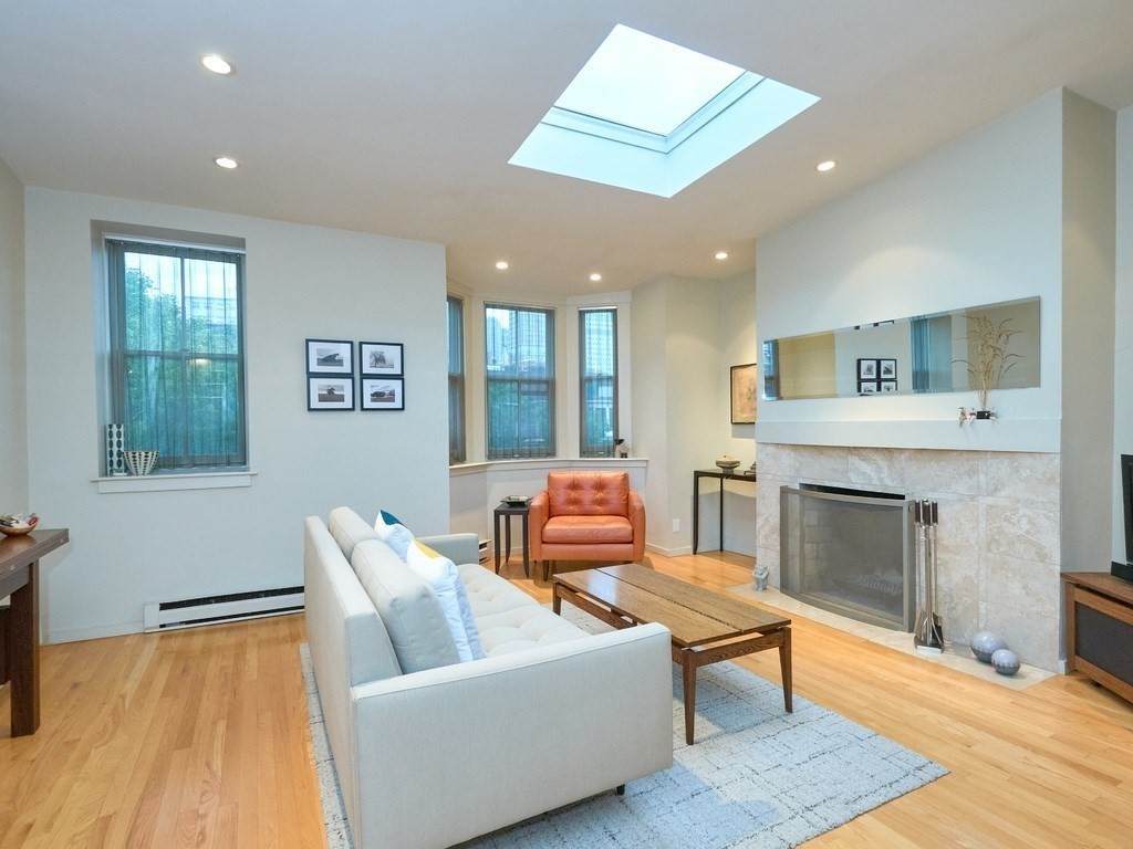 114 Appleton St - Photo 1