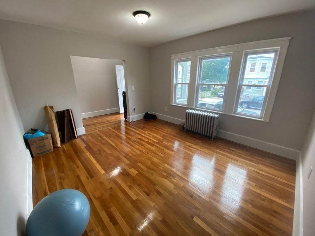 118 W. Selden St - Photo 1