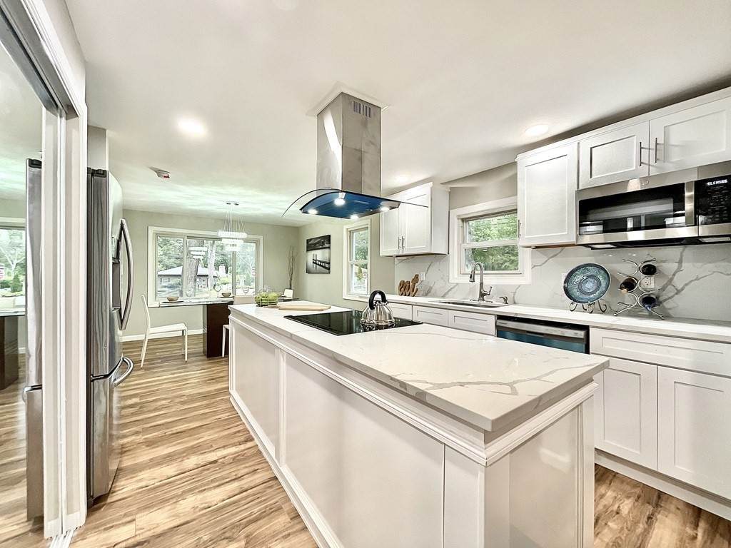 867 Roosevelt Ave - Photo 1